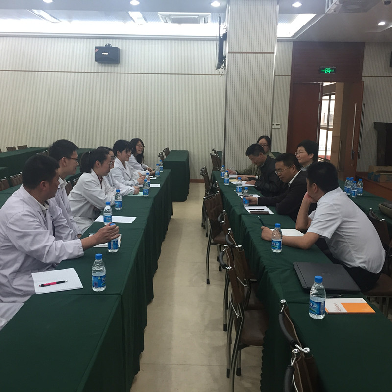 唐于平副院长、尹莲教授、李存玉老师在张家港中医院检查